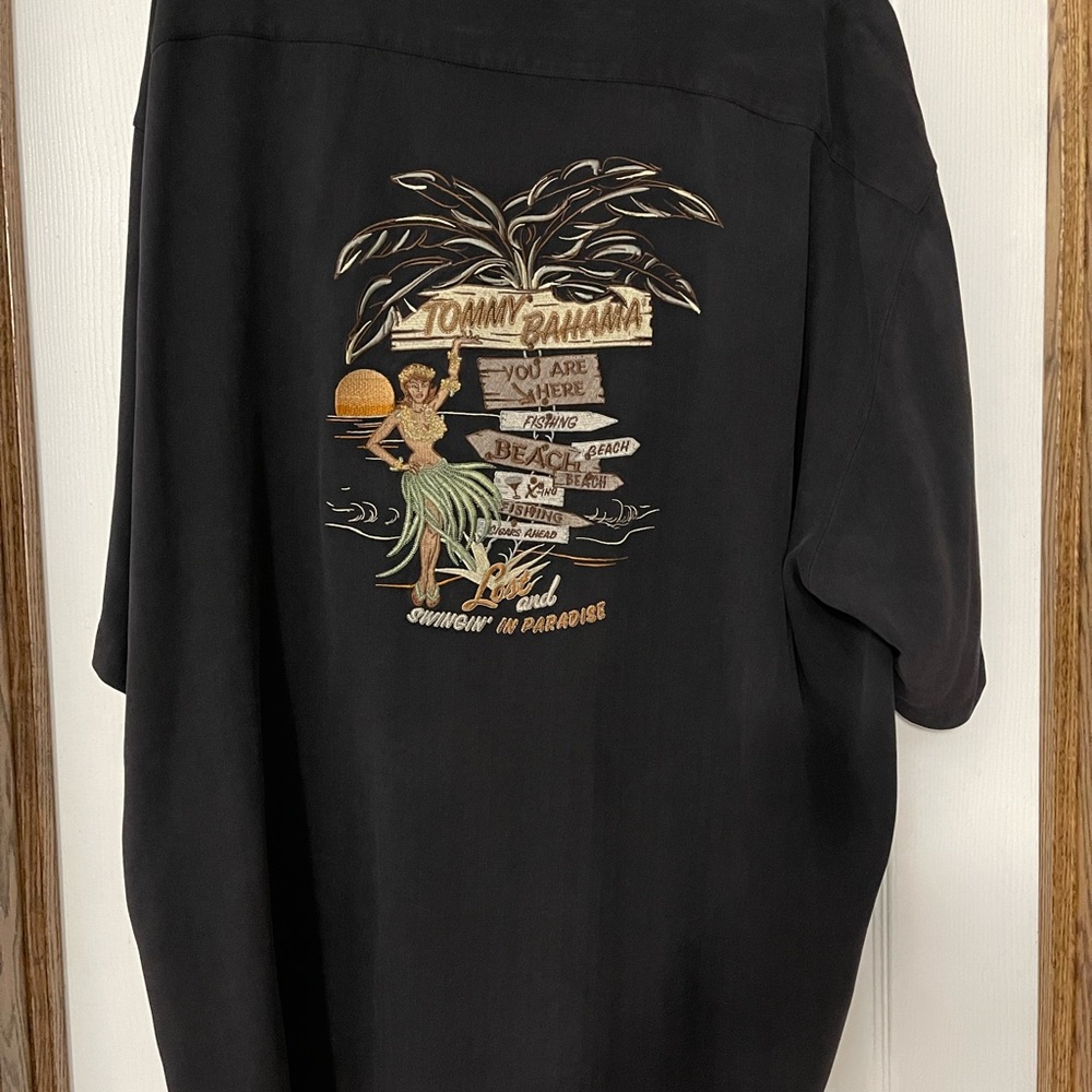 Tommy Bahama SS shirt. 100% Silk. Love and Swingin’ in Paradise.  XXL